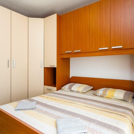 Holiday House Snjezana 크르크 외부 사진