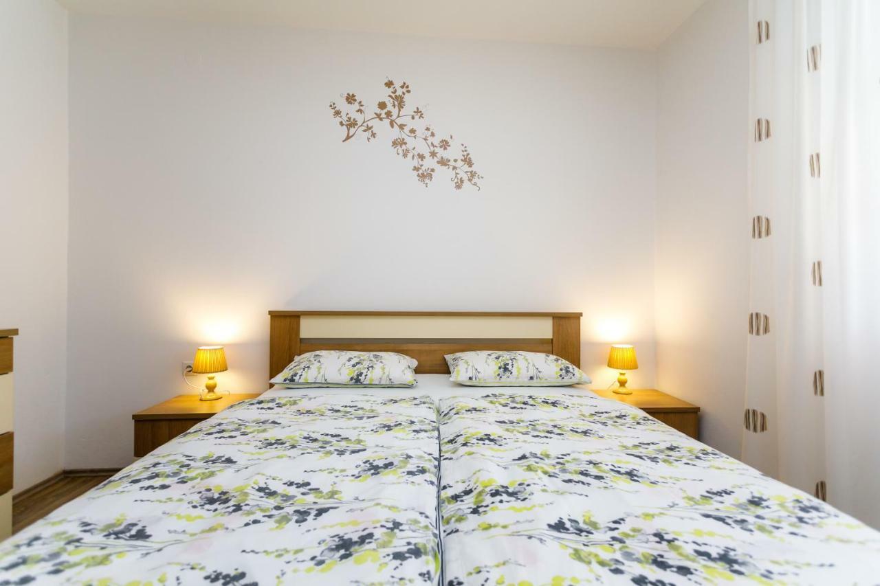 Holiday House Snjezana 크르크 외부 사진