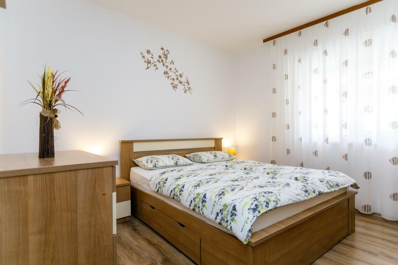 Holiday House Snjezana 크르크 외부 사진